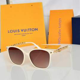 Picture of Louis Vuitton Sunglasses _SKUfw79339248fw